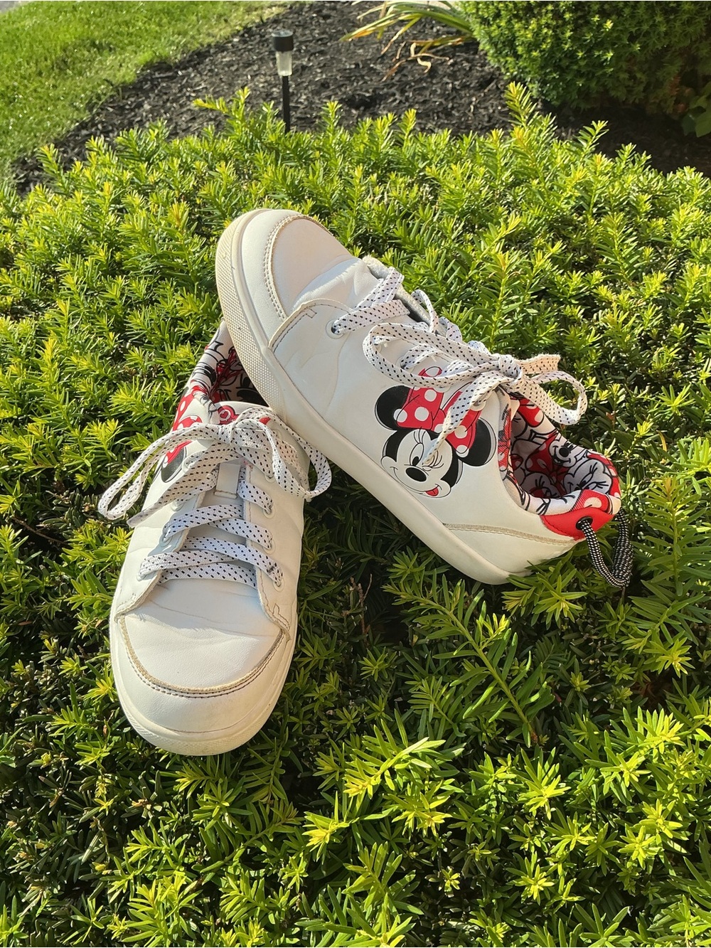 Disney Minnie Mouse Girls Sneakers White Red Size 4 Kids Casual Shoes Pre-Owned